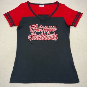 Chicago Blackhawks Red and Black V-Neck T-Shirt - Size Large (11/13)